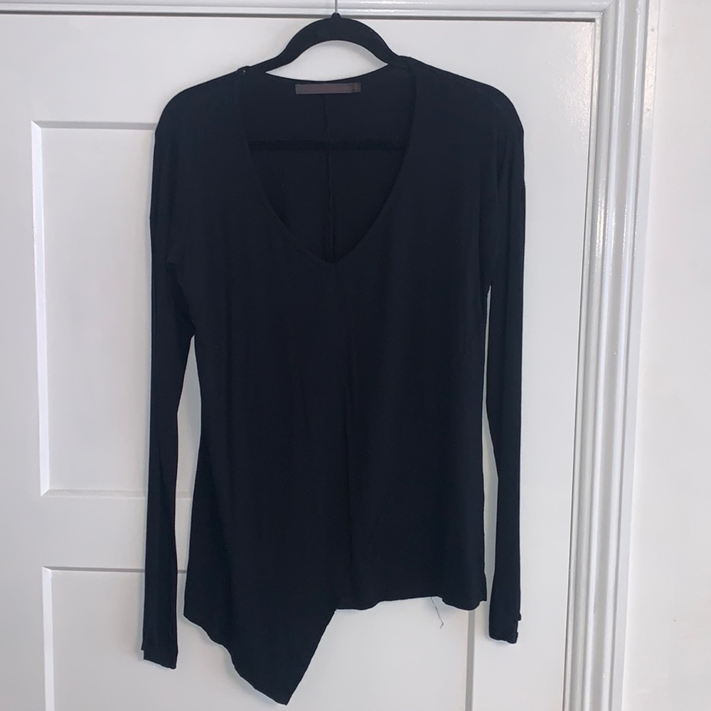 FEEL THE PIECE BLACK VNECK TEE SIZE XS/S